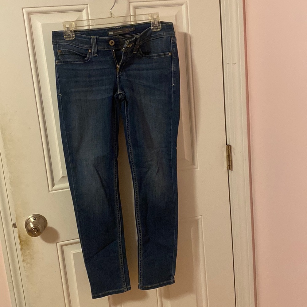 Dark wash Levi’s Low Rise Skinny jeans, 5/27